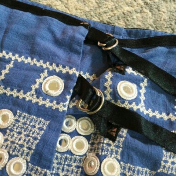 NWT FREE PEOPLE Blue White Mirror‎ Embroidered Wrap - Picture 3 of 3